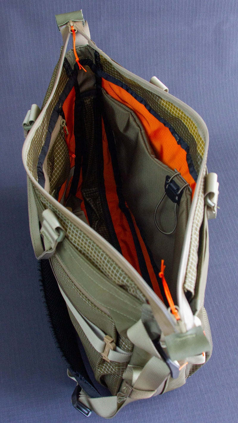 Messenger Tote V2 in Dark Olive