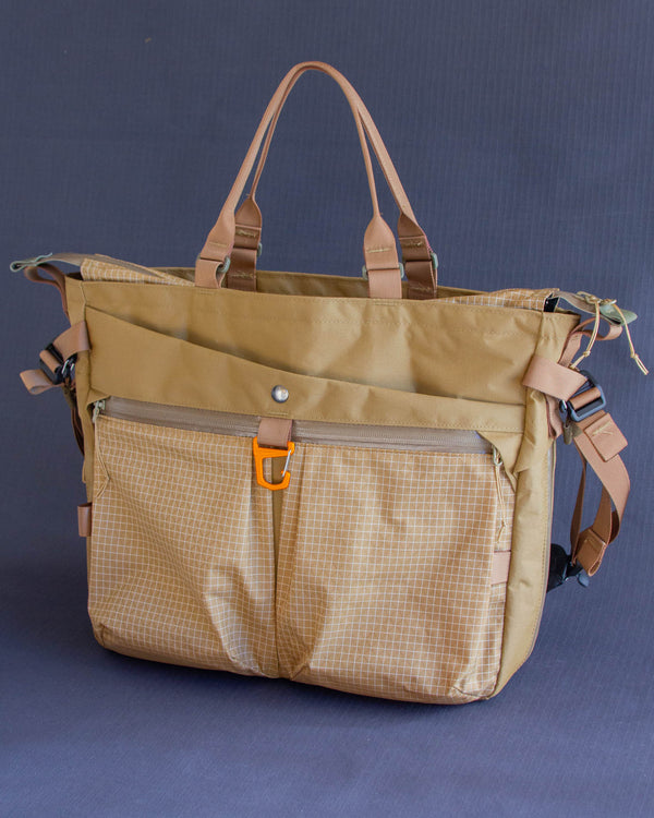 Messenger Tote V2 in Tan