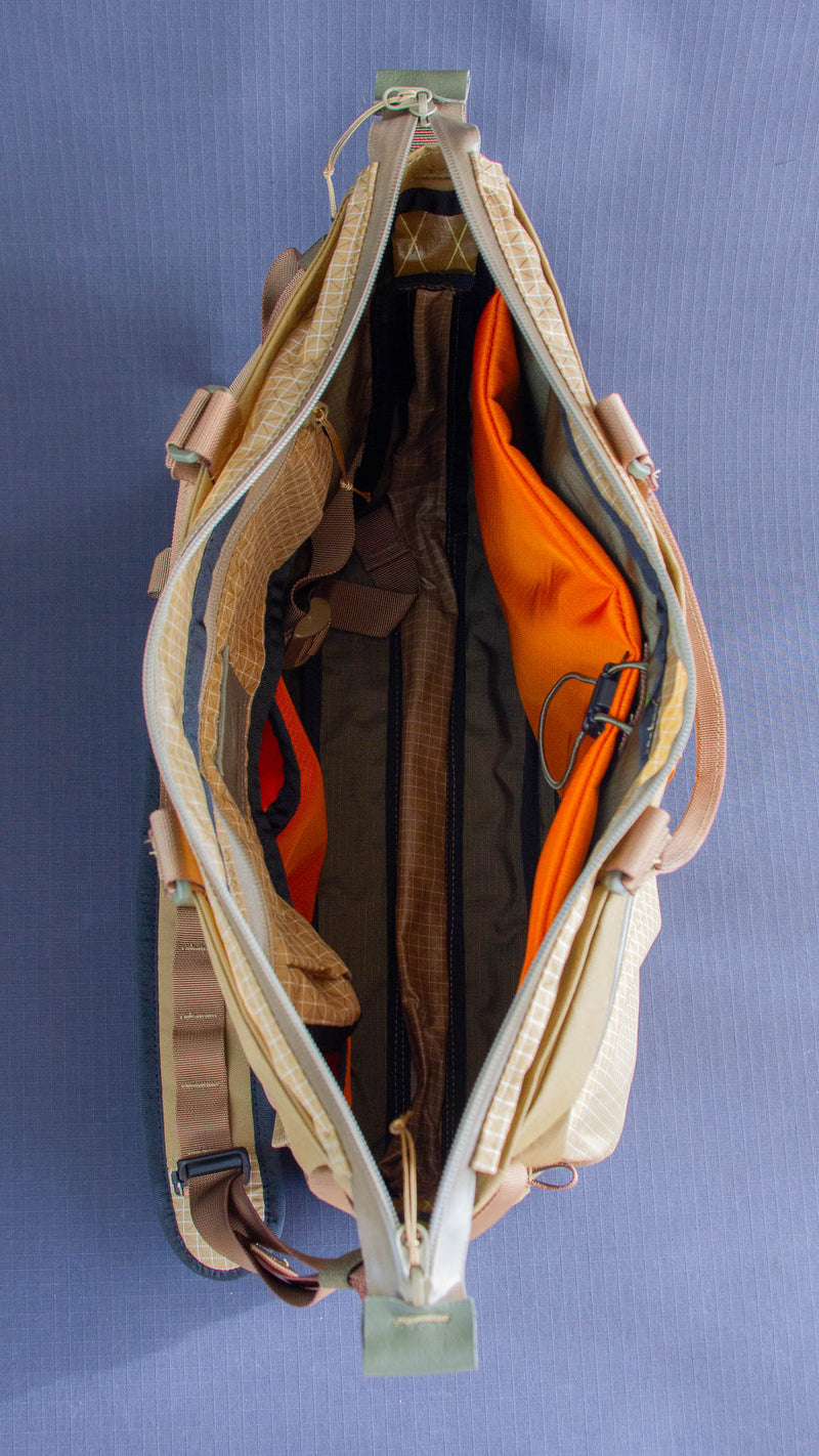 Messenger Tote V2 in Tan