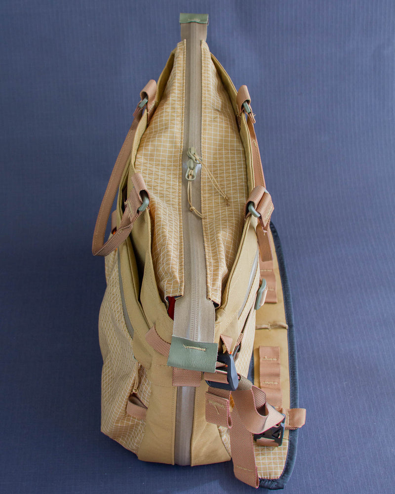 Messenger Tote V2 in Tan