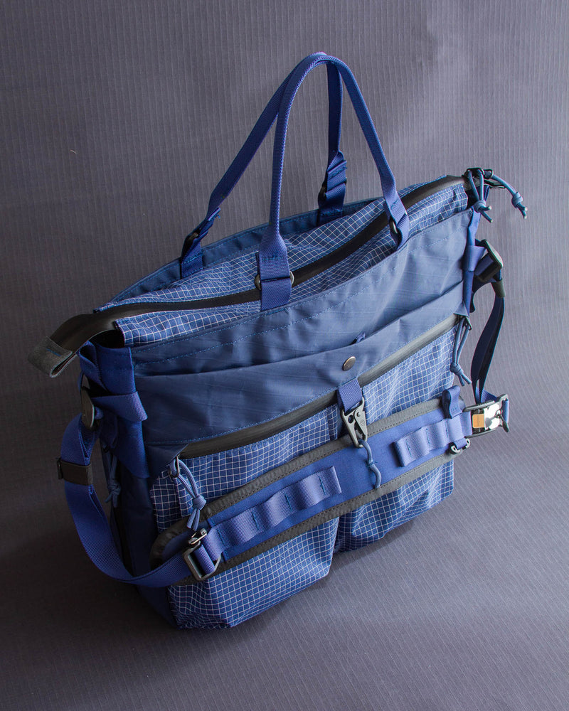 Messenger Tote V2 in Navy Blue