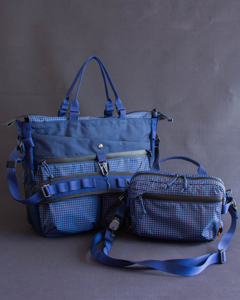 Messenger Tote V2 in Navy Blue