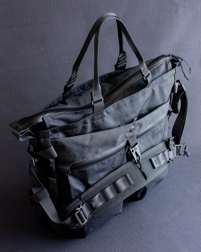 Messenger Tote V2 in Black