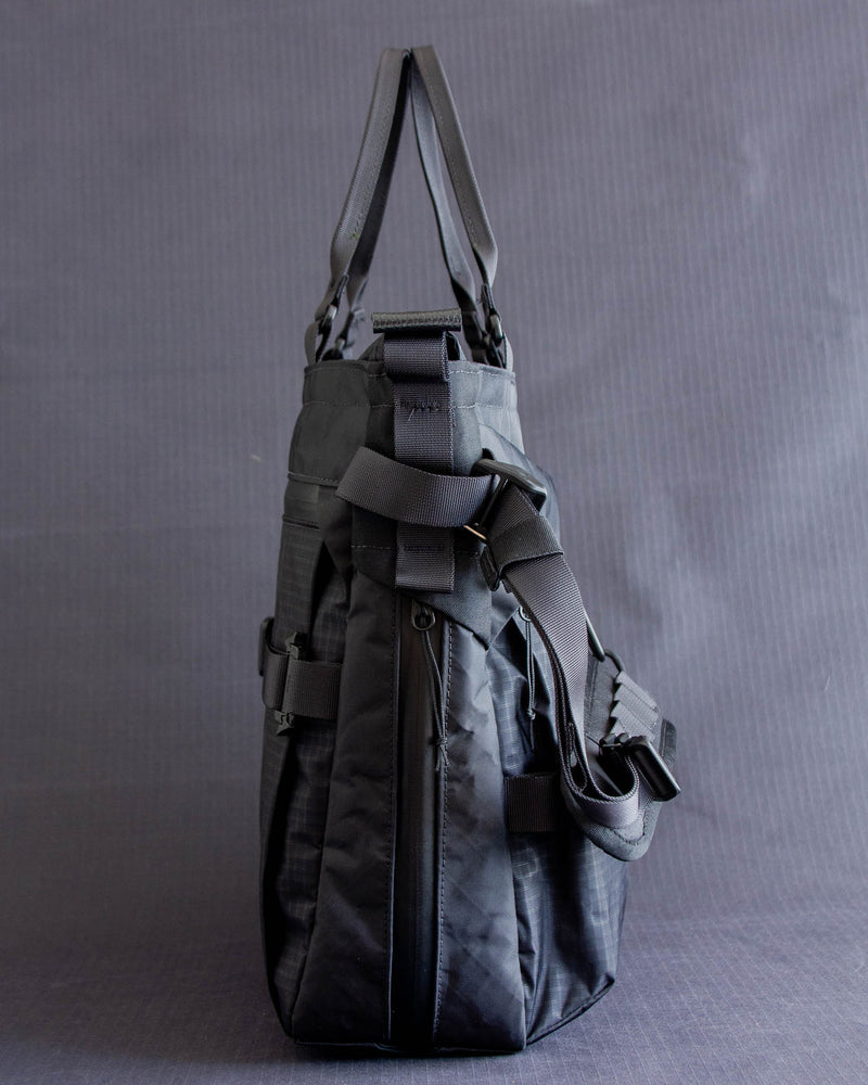 Messenger Tote V2 in Black
