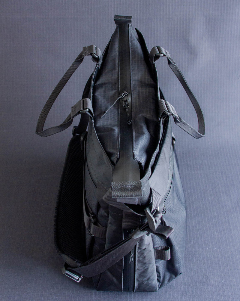 Messenger Tote V2 in Black