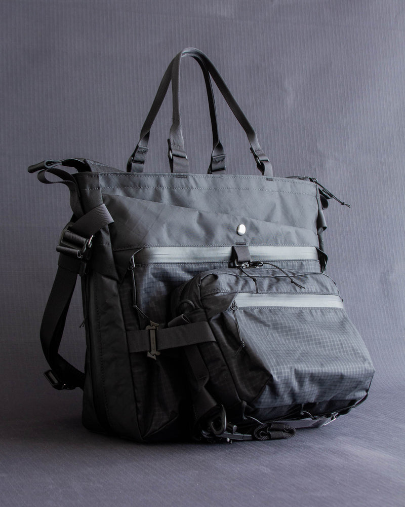 Messenger Tote V2 in Black