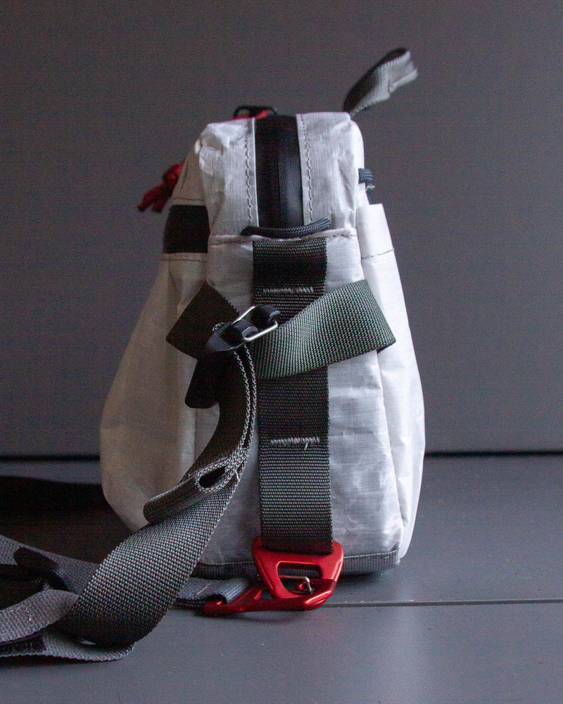 3L All-Terrain Pack in white Dyneema