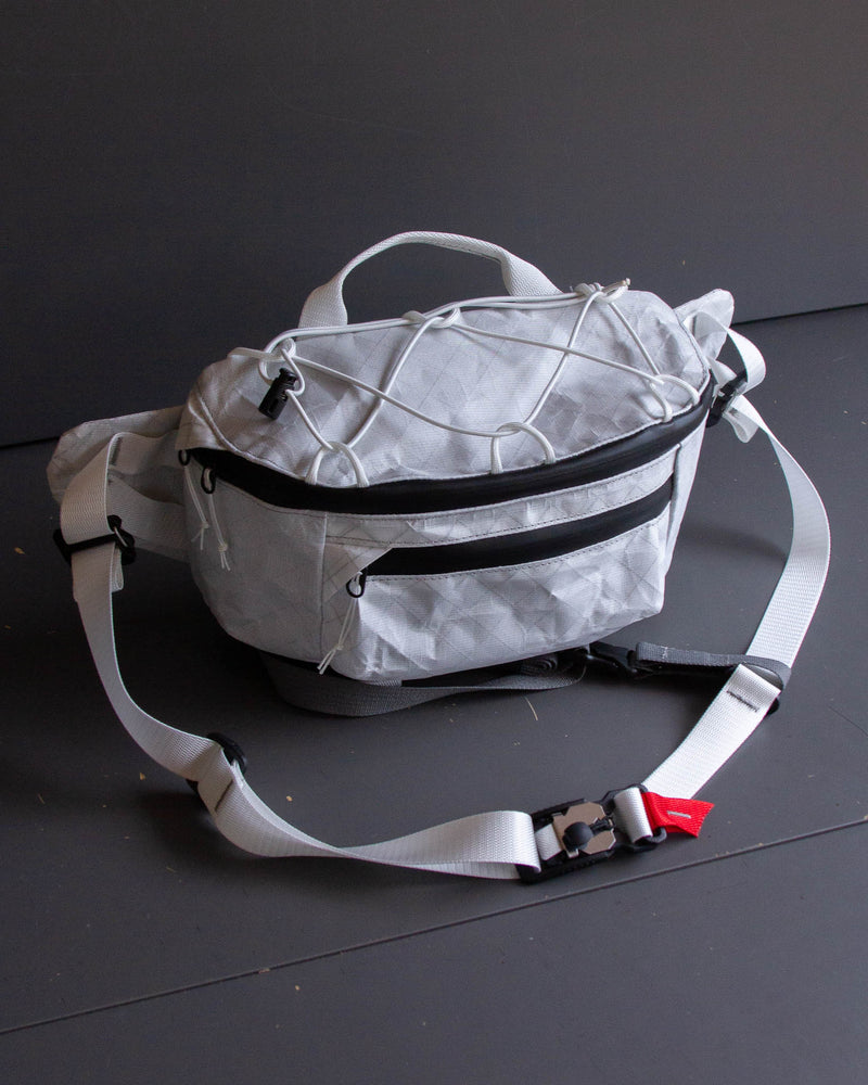 Sling Pack V4 in white Ultra 200x