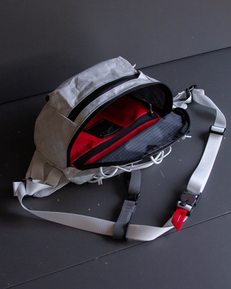 Sling Pack V4 in white Ultra 200x