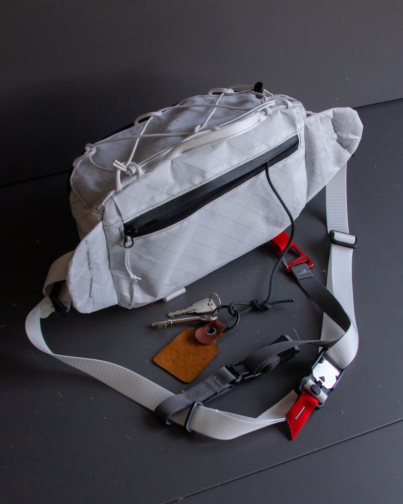 Sling Pack V4 in white Ultra 200x